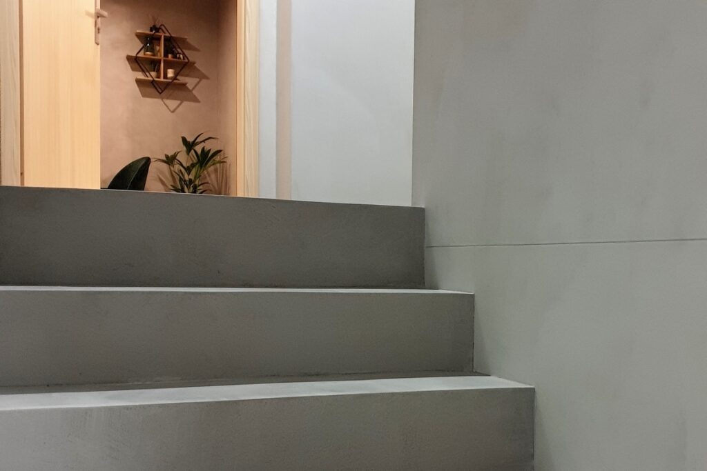 Schody z mikrocementu